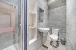 Towels - 2 Bed in Tenby (oc-b28989) (Tenby)