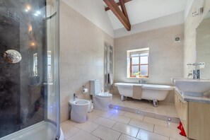 Towels - 3 Bed in Thwing (oc-t29011) (Thwing)