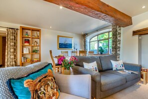 TV, fireplace - 2 Bed in Thwing (oc-t29012) (Thwing)