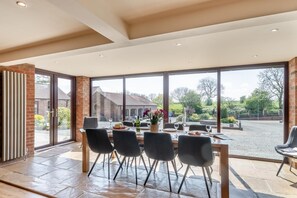 Dining - 4 Bed in Thwing (oc-t29013) (Thwing)
