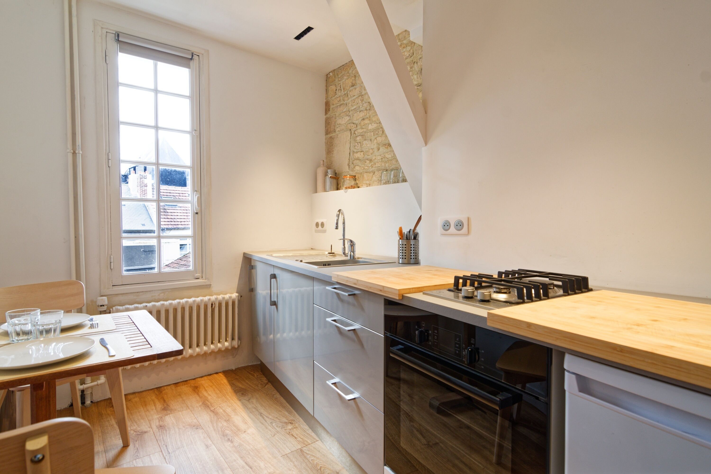 Kjøleskap, mikrobølgeovn, ovn og kaffetrakter/tekoker