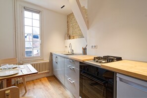 Fridge, microwave, oven, coffee/tea maker - Le Cosy de la Rue Froide - Centre Historique (Caen)