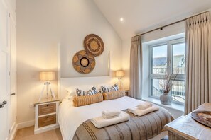 Iron/ironing board, free WiFi, bed sheets - 2 Bed in Padstow (oc-t29016) (Padstow)