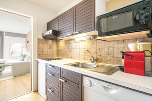 Fridge, microwave, dishwasher, coffee/tea maker - Le Roche Mantel - Appart 4p à Alpe d'Huez (Huez)