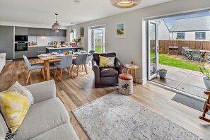 TV - 4 Bed in Newquay (oc-b29052) (Newquay)