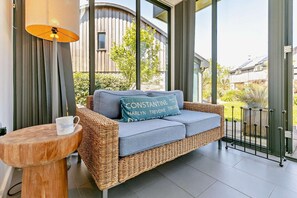 TV, fireplace - 3 Bed in Trevone (oc-c29020) (Trevone)