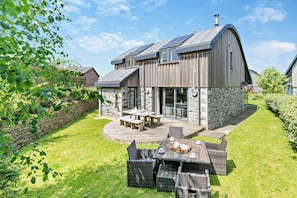 Outdoor dining - 3 Bed in Trevone (oc-c29020) (Trevone)