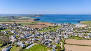 A coastal village with houses, fields, and the sea. - 3 Bed in Trevone (oc-c29020) (Trevone)