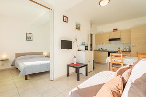 Iron/ironing board, free WiFi