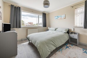 Iron/ironing board, free WiFi, bed sheets