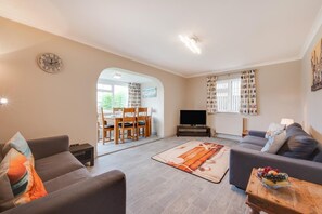 TV - 3 Bed in Bacton (oc-l2294) (Bacton)