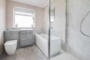 Hair dryer, towels - 3 Bed in Bacton (oc-l2294) (Bacton)