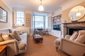 TV, fireplace - 1 Bed in Aldeburgh (oc-h28976) (Aldeburgh)