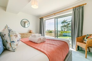 Iron/ironing board, travel cot, free WiFi, bed sheets - 4 Bed in Trevone (oc-p28959) (Trevone)