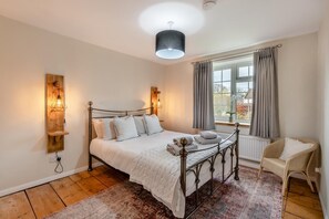 Iron/ironing board, travel cot, free WiFi, bed sheets - 3 Bed in Docking (oc-r29042) (Docking)