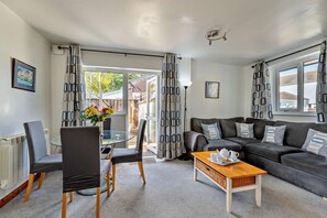 TV - 3 Bed in Blue Anchor (oc-b28903) (Blue Anchor)
