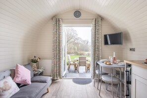 TV - 1 Bed in Llanfyllin (oc-p29023) (Llanfyllin)