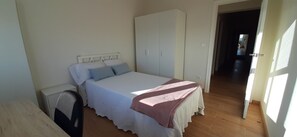 2 bedrooms, WiFi, bed sheets - Views to Cies in Vigo Apartment 15 minutes from downtown in a quiet area. (Vigo)