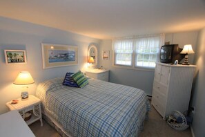 2 bedrooms, iron/ironing board, free WiFi