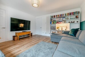 TV - 3 Bed in Padstow (oc-p29061) (Padstow)