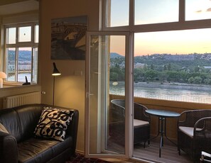 Flat-screen TV - Riverside Gem in the center of Budapest is two-bedroom, cozy and comfortable (Budapest)