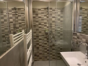Shower, free toiletries, hair dryer, towels - Riverside Gem in the center of Budapest is two-bedroom, cozy and comfortable (Budapest)