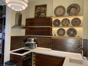 Fridge, stovetop, dishwasher, electric kettle - Riverside Gem in the center of Budapest is two-bedroom, cozy and comfortable (Budapest)