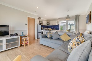 TV - 3 Bed in St. Merryn (oc-l29062) (Saint Merryn)
