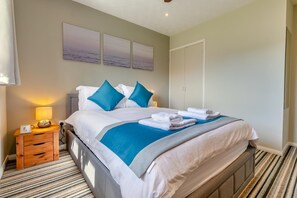 2 bedrooms, iron/ironing board, free WiFi, bed sheets - 2 Bed in St. Merryn (oc-l29063) (Treyarnon Bay)