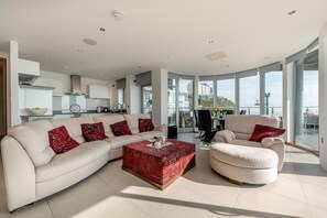 TV - 2 Bed in Tenby (oc-t29060) (Tenby)
