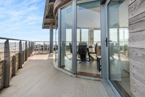 Outdoor dining - 2 Bed in Tenby (oc-t29060) (Tenby)