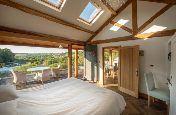 Travel cot, free WiFi, bed sheets