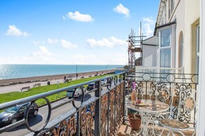 Outdoor dining - 1 Bed in Hythe (oc-c28937) (Hythe)