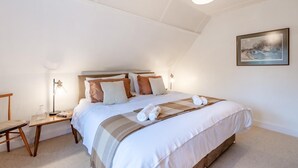 A neatly arranged bedroom with a bed, bedside tables, a chair, and a painting on the wall. - 2 Bed in Charing (oc-r29113) (Charing)