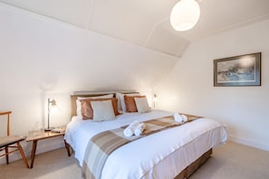 A neatly arranged bedroom with a bed, bedside tables, a chair, and a painting on the wall. - 2 Bed in Charing (oc-r29113) (Charing)