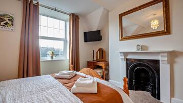 3 bedrooms, travel cot, free WiFi, bed sheets