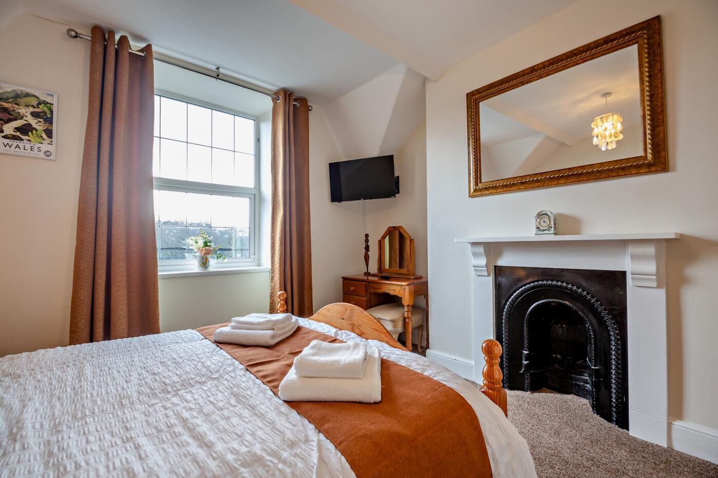 3 bedrooms, travel cot, free WiFi, bed sheets