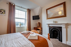 3 bedrooms, travel crib, WiFi (free), bed sheets