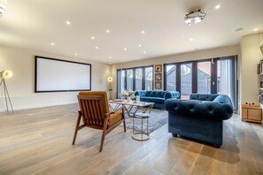 TV - 2 Bed in Heveningham (oc-w29033) (Heveningham)
