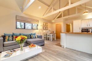 TV - 2 Bed in Heveningham (oc-w29033) (Heveningham)
