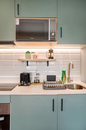 Coffee/tea maker, fridge, microwave, oven - Modern Apartment - Providencia Urban Escape (Providencia)