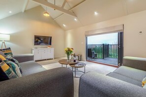 TV - 3 Bed in Heveningham (oc-w29030) (Heveningham)