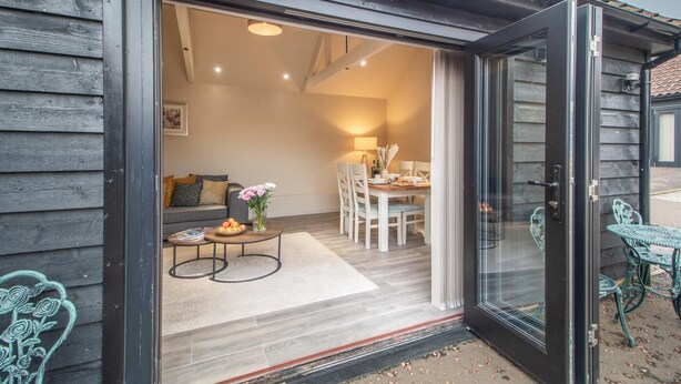 A modern interior with a dining area, a sofa, and a coffee table. - 2 Bed in Heveningham (oc-w29029) (Heveningham)