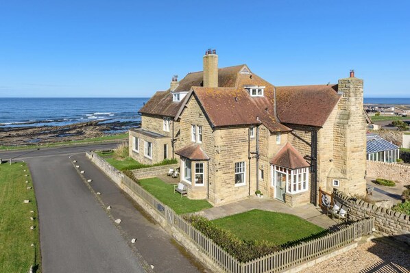 Exterior - 5 Bed in Seahouses (oc-s29053) (Seahouses)