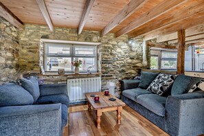 TV, fireplace - 2 Bed in Cross Inn (oc-t29117) (Cross Inn)