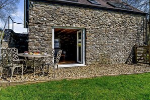 Outdoor dining - 2 Bed in Cross Inn (oc-t29117) (Cross Inn)