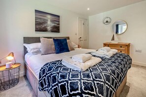 Iron/ironing board, travel cot, free WiFi, bed sheets - 3 Bed in St. Austell (oc-c29089) (Charlestown)