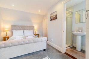 Iron/ironing board, free WiFi, bed sheets - 4 Bed in Southwold (oc-l29092) (Southwold)