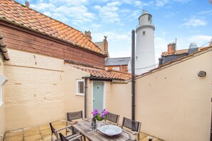 Outdoor dining - 4 Bed in Southwold (oc-l29092) (Southwold)
