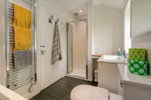 Towels - 3 Bed in Mawla (oc-l29154) (Mawla)